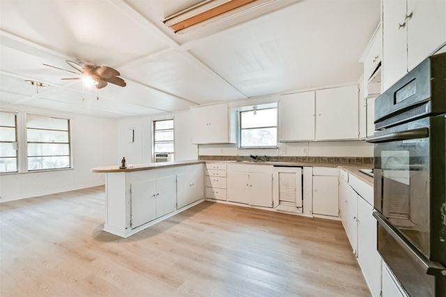 107 Donna Lane, Bacliff, TX 77518