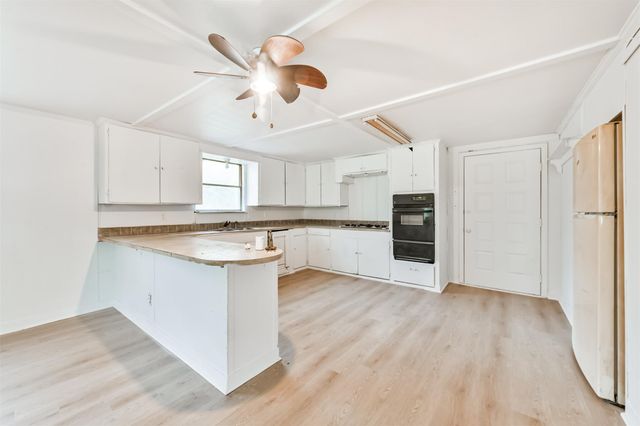 107 Donna Lane, Bacliff, TX 77518