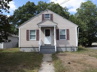 149 Woodward Ave, Lowell, MA 01854