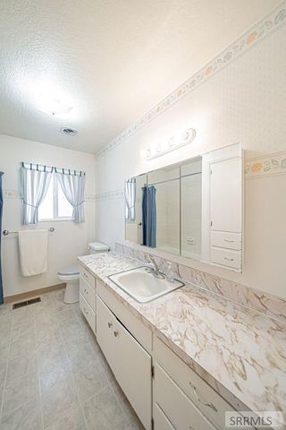 3925 E 109 N, Ucon, ID 83454