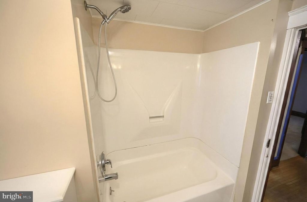 Image 17 of property listing at 116 S FRANKLIN ST, Red Lion, PA 17356