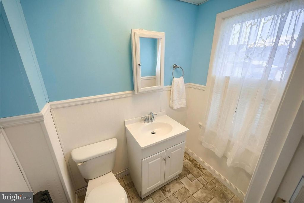 Image 8 of property listing at 116 S FRANKLIN ST, Red Lion, PA 17356