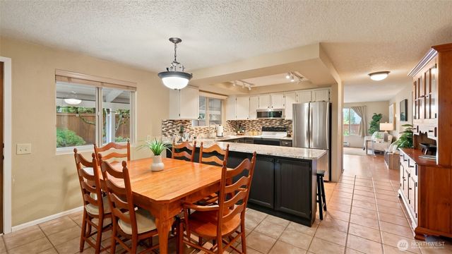 17630 86th Avenue NE, Bothell, WA 98011