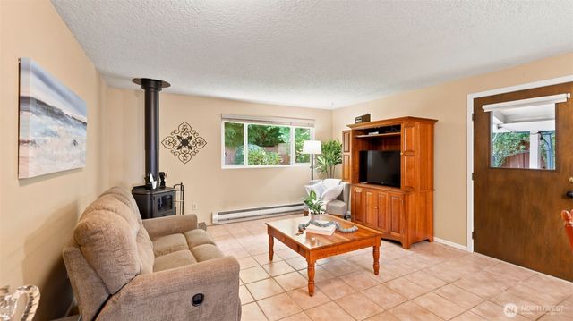 17630 86th Avenue NE, Bothell, WA 98011