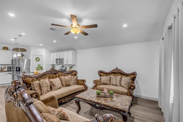 9802 Palm Royal Drive, Baytown, TX 77521