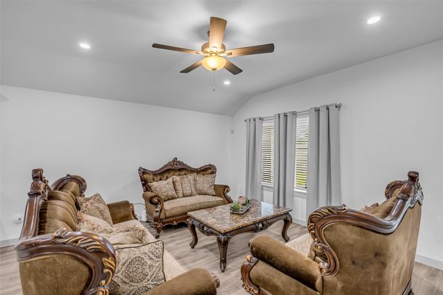 9802 Palm Royal Drive, Baytown, TX 77521