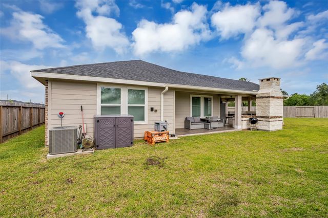 9802 Palm Royal Drive, Baytown, TX 77521