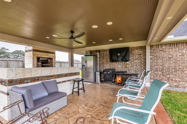 9802 Palm Royal Drive, Baytown, TX 77521