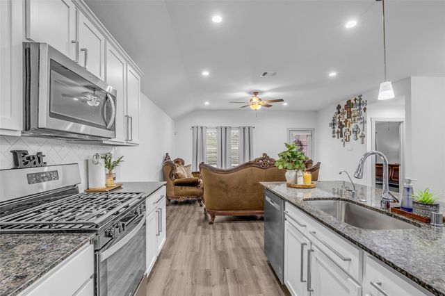 9802 Palm Royal Drive, Baytown, TX 77521