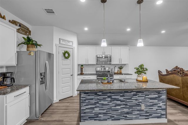 9802 Palm Royal Drive, Baytown, TX 77521