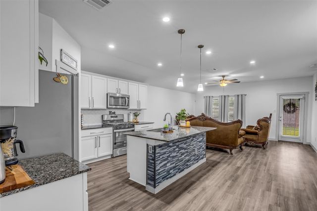 9802 Palm Royal Drive, Baytown, TX 77521