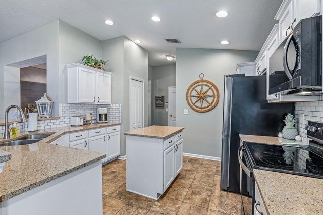 1353 Camp Ridge Ln, Middleburg, FL 32068