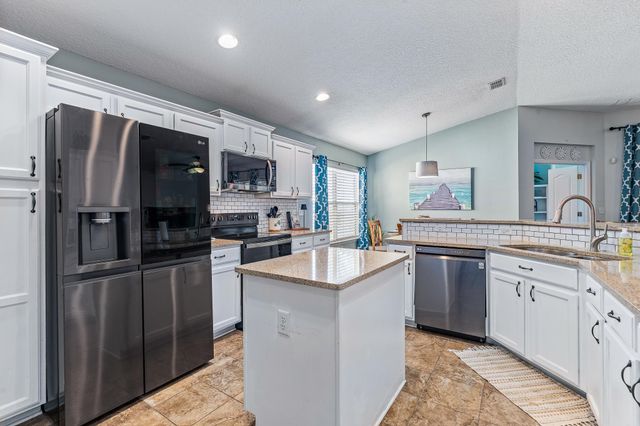 1353 Camp Ridge Ln, Middleburg, FL 32068