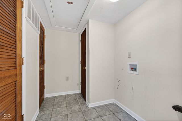 320 Peach Tree Lane, Indianapolis, IN 46219