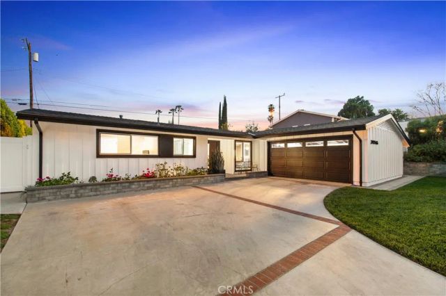20516 Aetna Street, Woodland Hills, CA 91367