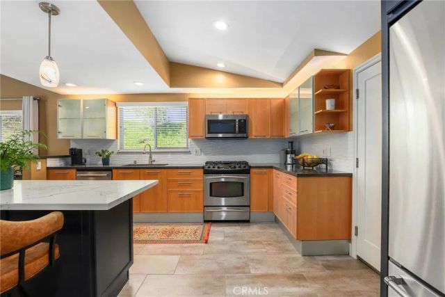 20516 Aetna Street, Woodland Hills, CA 91367