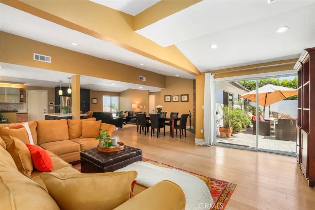 20516 Aetna Street, Woodland Hills, CA 91367