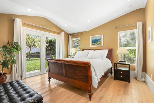 20516 Aetna Street, Woodland Hills, CA 91367