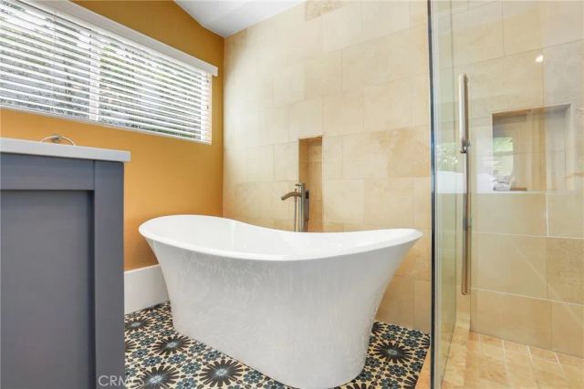 20516 Aetna Street, Woodland Hills, CA 91367