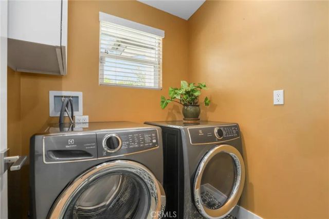 20516 Aetna Street, Woodland Hills, CA 91367