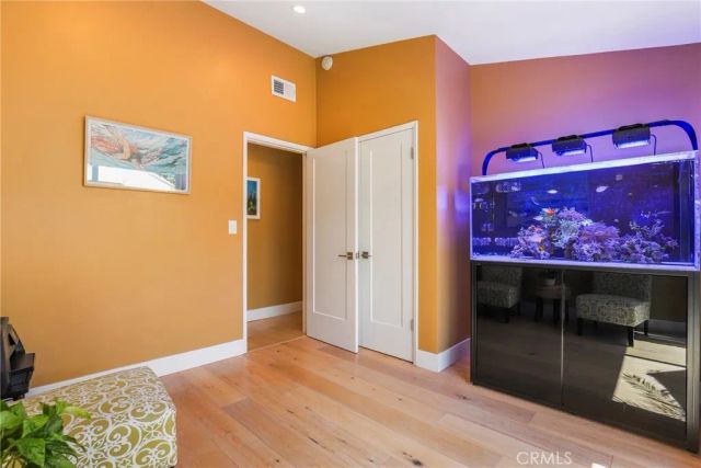 20516 Aetna Street, Woodland Hills, CA 91367