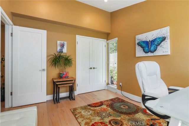20516 Aetna Street, Woodland Hills, CA 91367