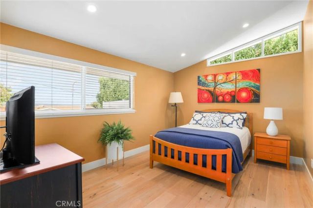 20516 Aetna Street, Woodland Hills, CA 91367