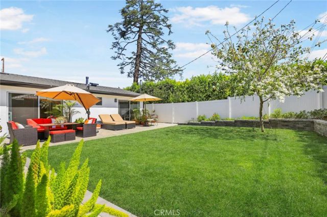 20516 Aetna Street, Woodland Hills, CA 91367