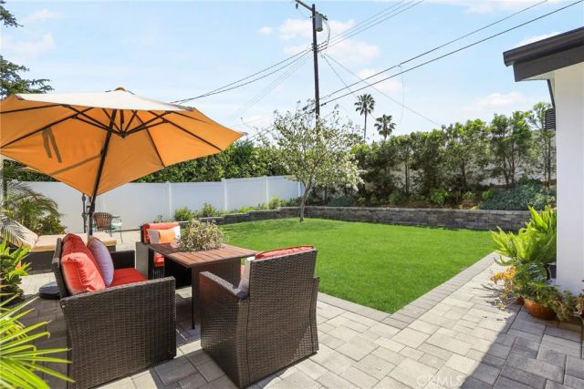 20516 Aetna Street, Woodland Hills, CA 91367