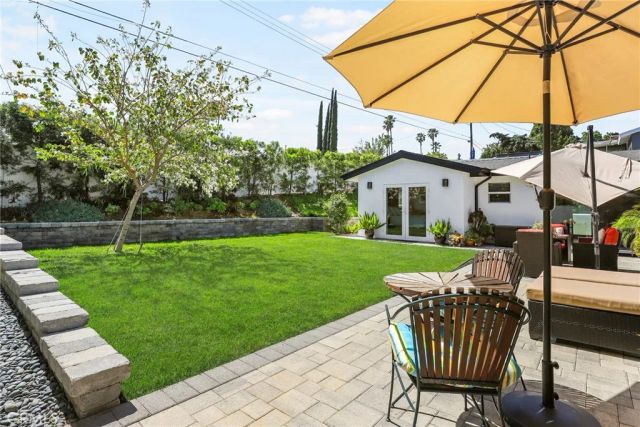 20516 Aetna Street, Woodland Hills, CA 91367