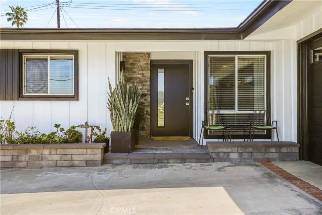 20516 Aetna Street, Woodland Hills, CA 91367