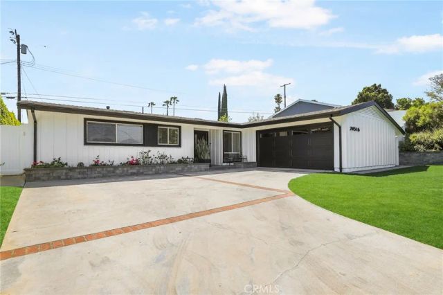 20516 Aetna Street, Woodland Hills, CA 91367