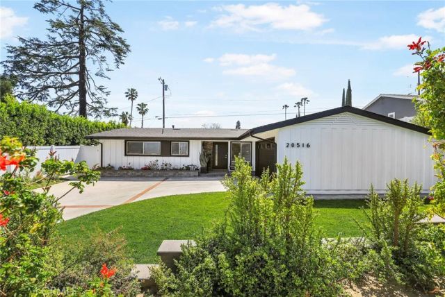 20516 Aetna Street, Woodland Hills, CA 91367