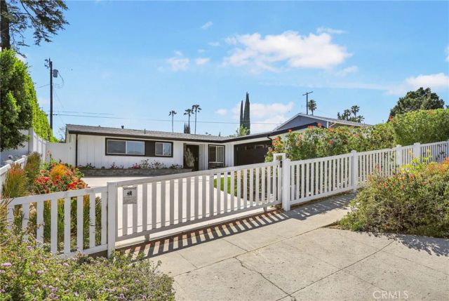 20516 Aetna Street, Woodland Hills, CA 91367