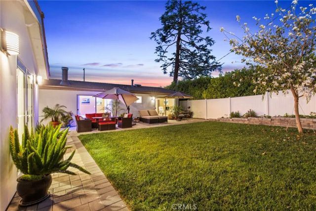 20516 Aetna Street, Woodland Hills, CA 91367