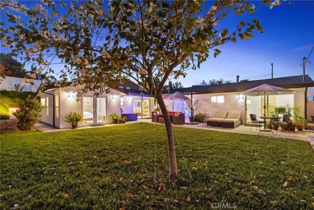 20516 Aetna Street, Woodland Hills, CA 91367