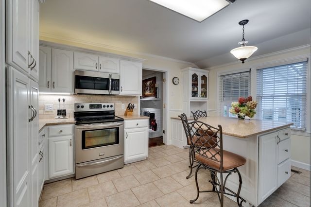 8105 Westhaven Dr, Nashville, TN 37221