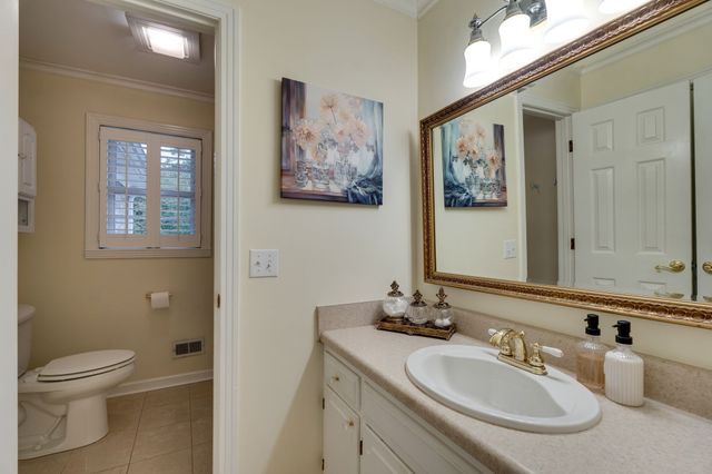 8105 Westhaven Dr, Nashville, TN 37221
