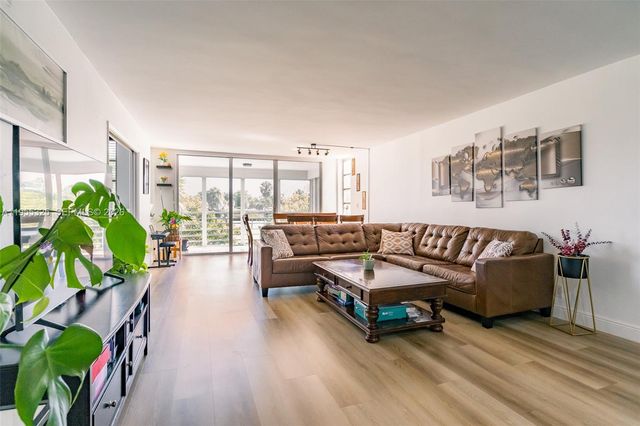 804 Cypress Grove Ln 308, Pompano Beach, FL 33069