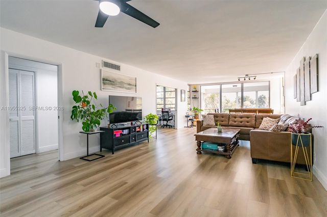 804 Cypress Grove Ln 308, Pompano Beach, FL 33069