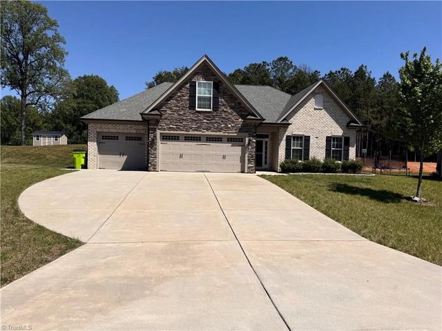 204 Shadow Trail, Clemmons, NC 27012