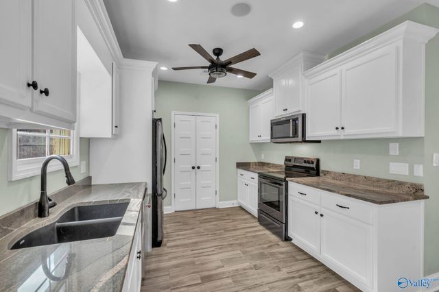 21746 Pinebrook Drive, Athens, AL 35614