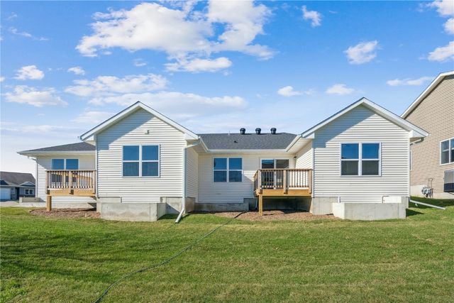 7106 Waterview Drive SW, Cedar Rapids, IA 52404