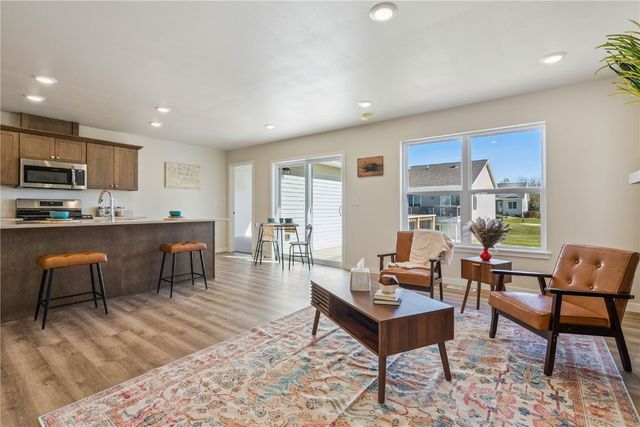 7106 Waterview Drive SW, Cedar Rapids, IA 52404