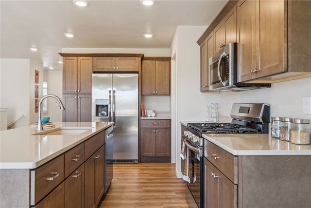 7106 Waterview Drive SW, Cedar Rapids, IA 52404