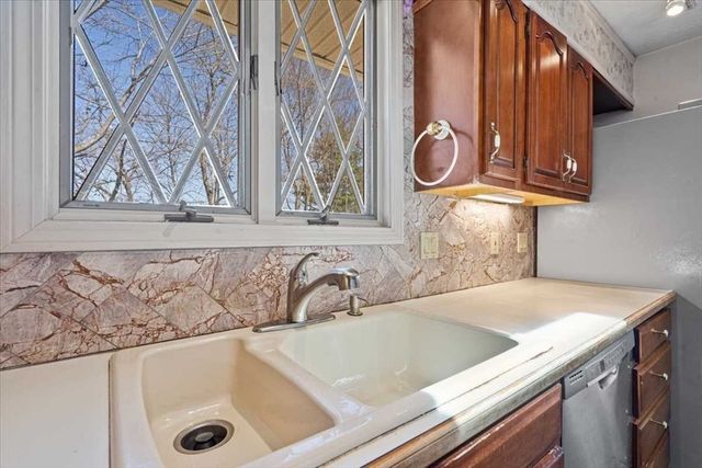 77 Zenith Dr, Worcester, MA 01602