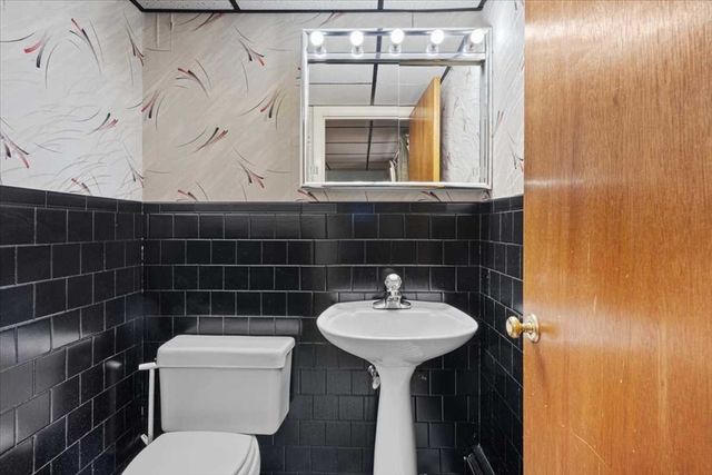 77 Zenith Dr, Worcester, MA 01602