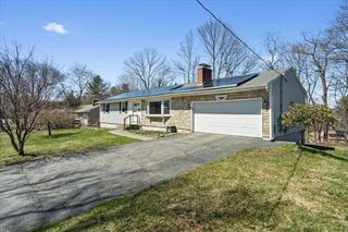 77 Zenith Dr, Worcester, MA 01602
