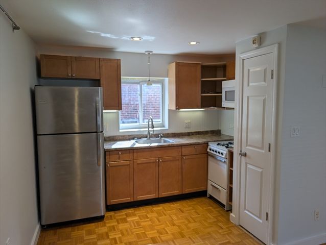 35 Homer Ave 7, Cambridge, MA 02138