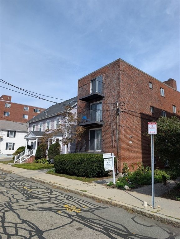 35 Homer Ave 7, Cambridge, MA 02138